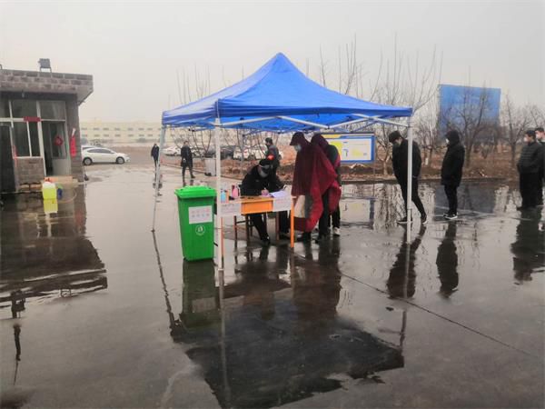 開(kāi)工后防疫工作做得很到位，市相關(guān)部門(mén)領(lǐng)導(dǎo)檢查防疫工作